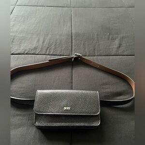 DKNY BELT BAG FANNY PACK Black Pebbled Leather
Adjustable
